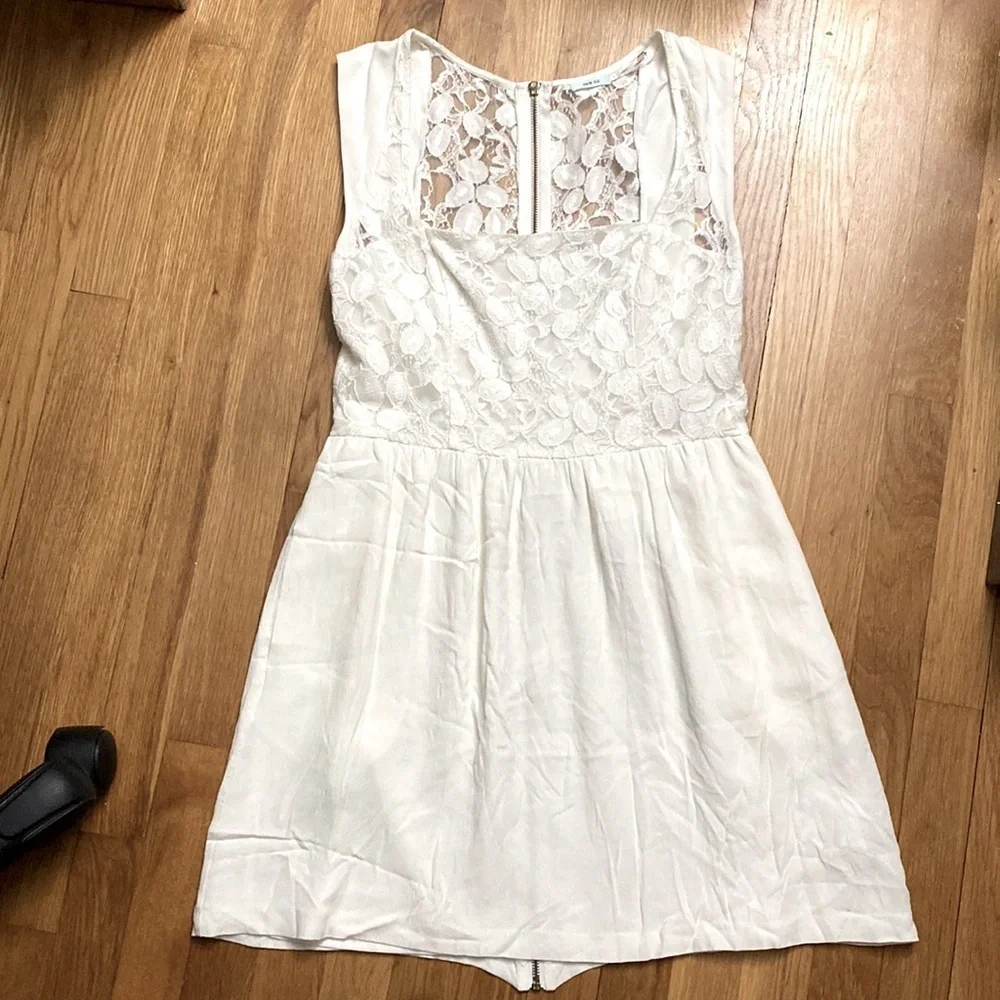 Kimchi Blue Urban Outfitters Ivory Lace Square Neck Zipper Back Dress Size 8